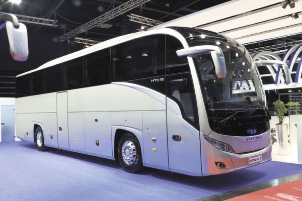 What sorts of buses are available for leasing in Dubai?